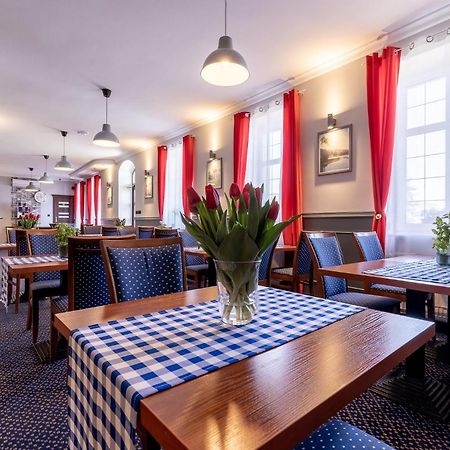 Hotel Diamond W Bialym Dworku Rumia Exteriör bild