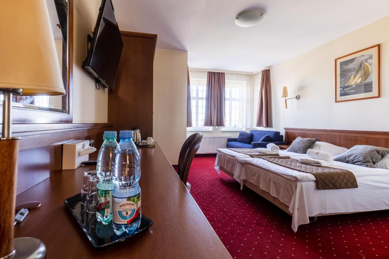 Hotel Diamond W Bialym Dworku Rumia Exteriör bild