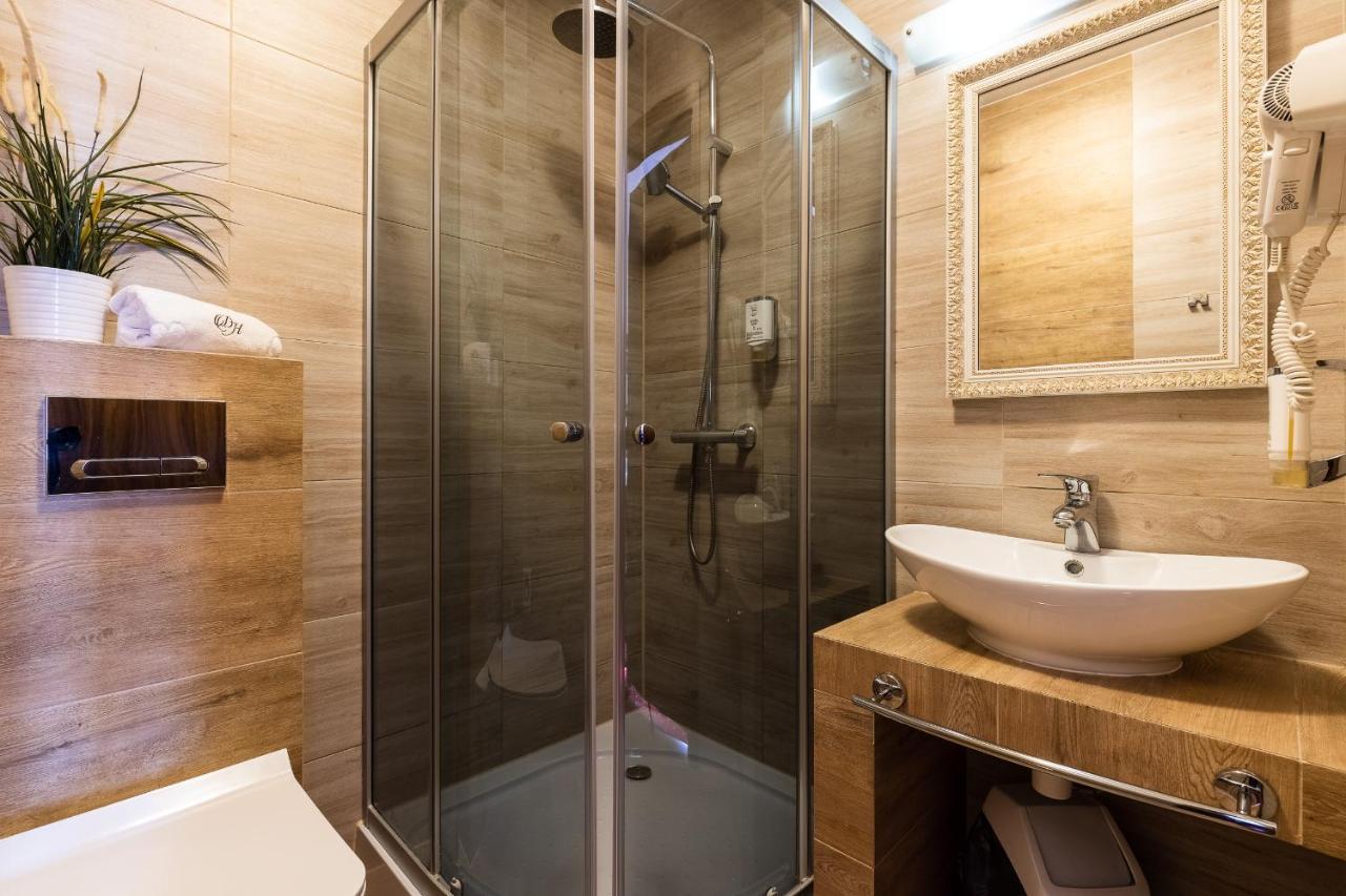 Hotel Diamond W Bialym Dworku Rumia Exteriör bild