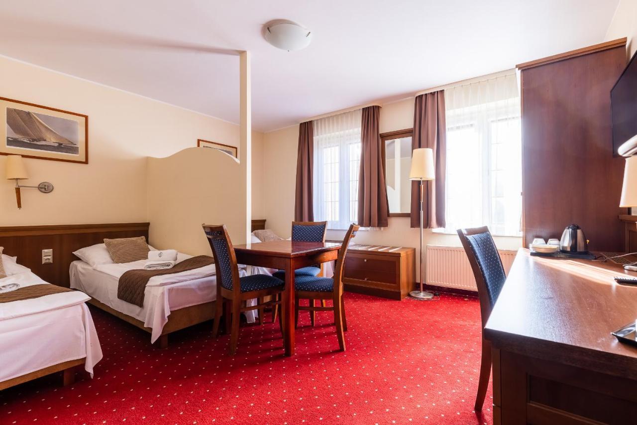 Hotel Diamond W Bialym Dworku Rumia Exteriör bild
