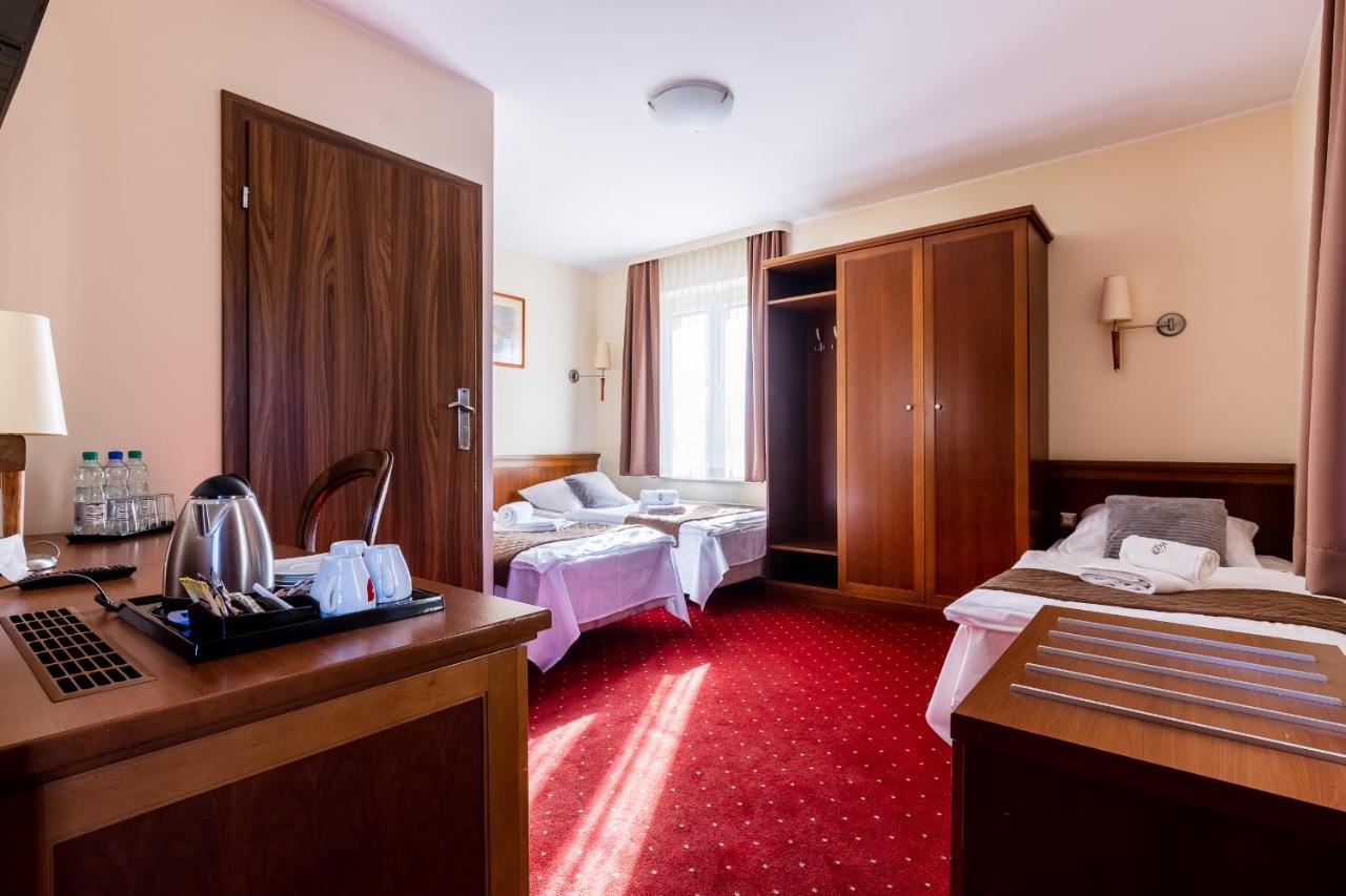 Hotel Diamond W Bialym Dworku Rumia Exteriör bild