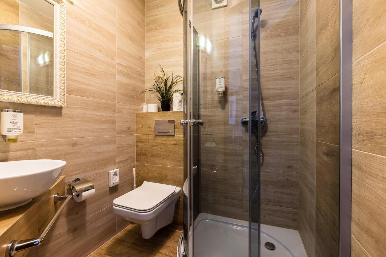Hotel Diamond W Bialym Dworku Rumia Exteriör bild