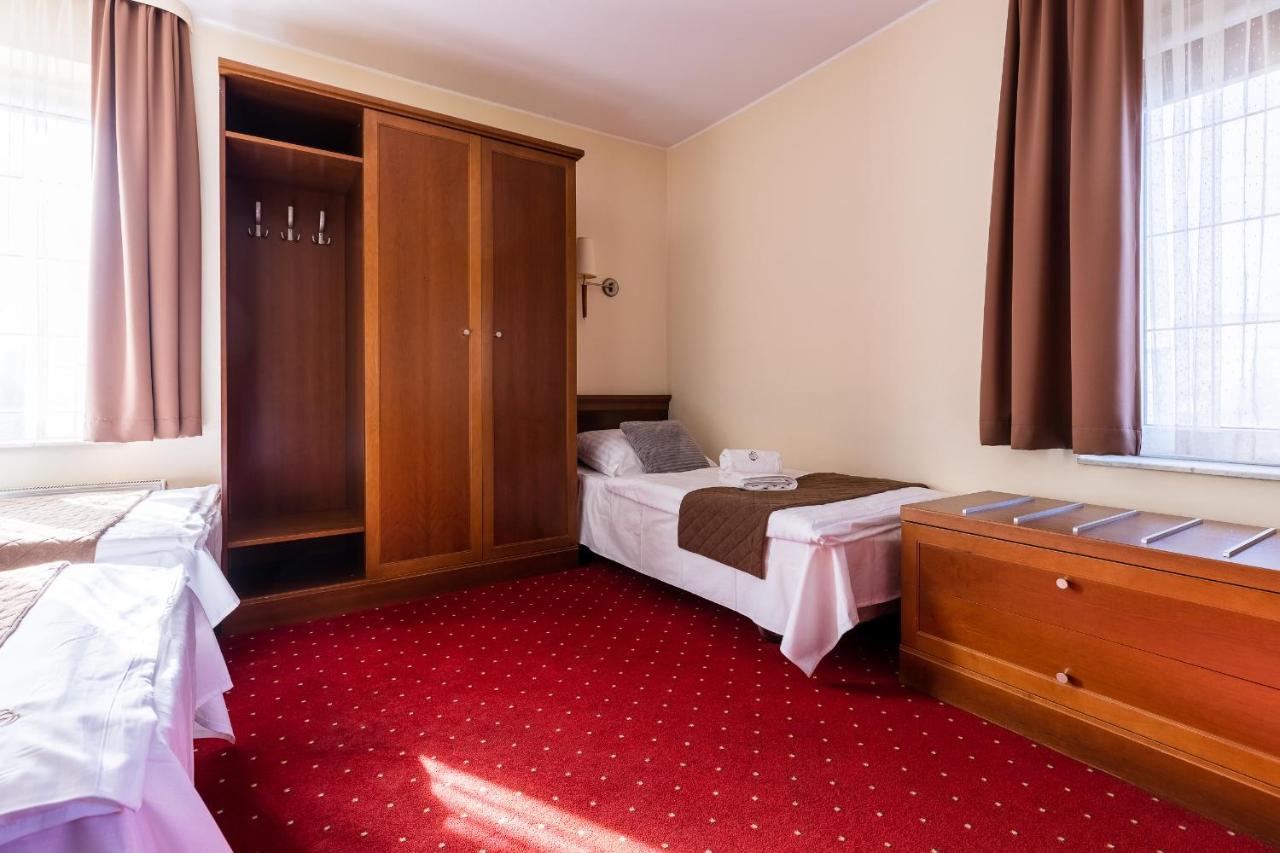 Hotel Diamond W Bialym Dworku Rumia Exteriör bild