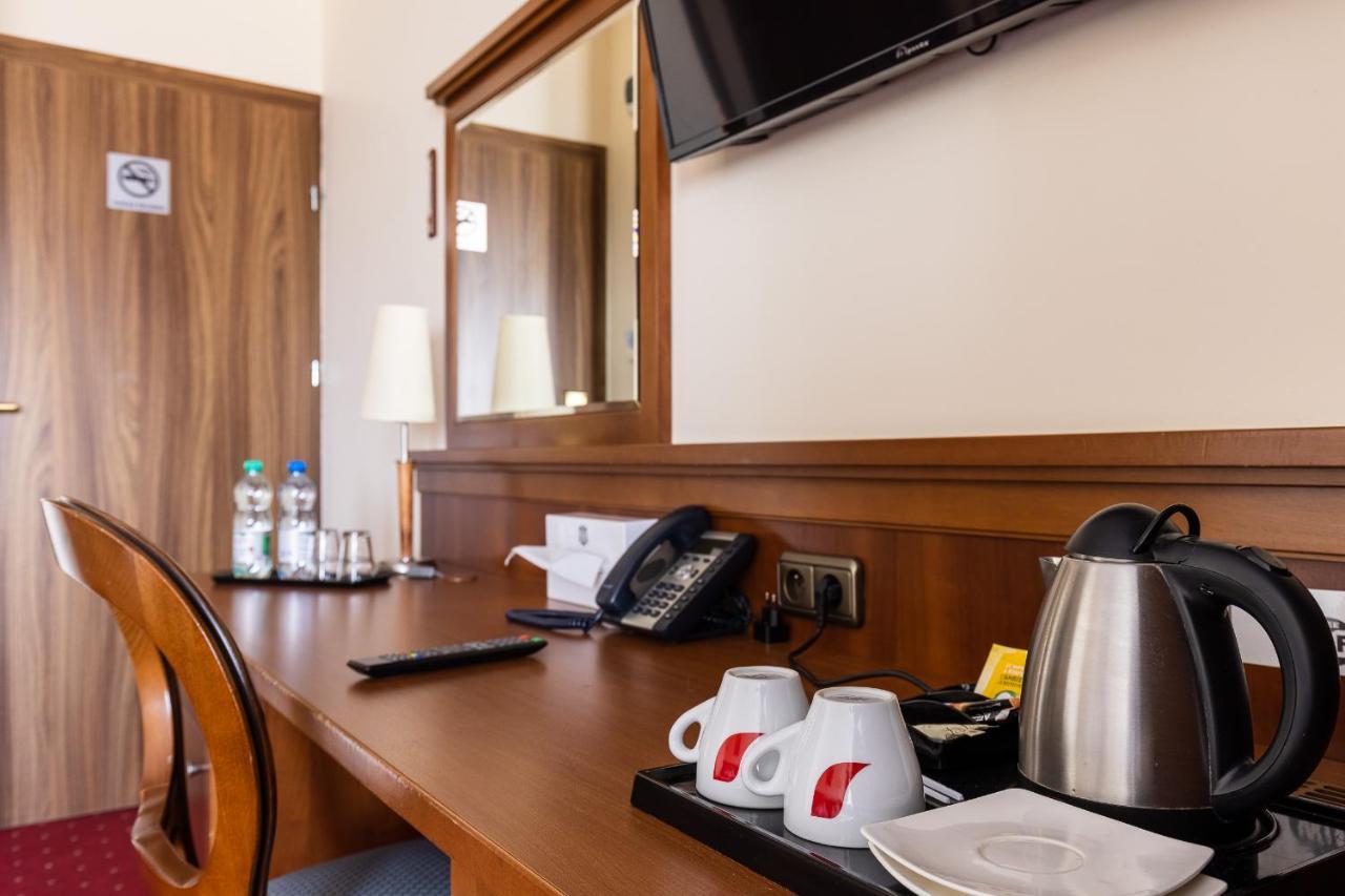 Hotel Diamond W Bialym Dworku Rumia Exteriör bild