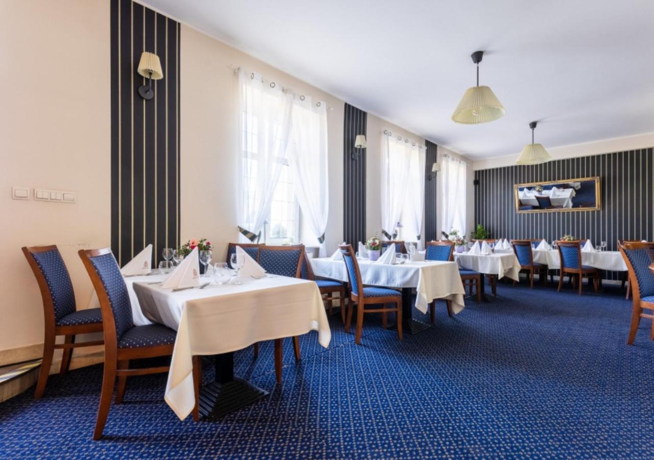 Hotel Diamond W Bialym Dworku Rumia Exteriör bild